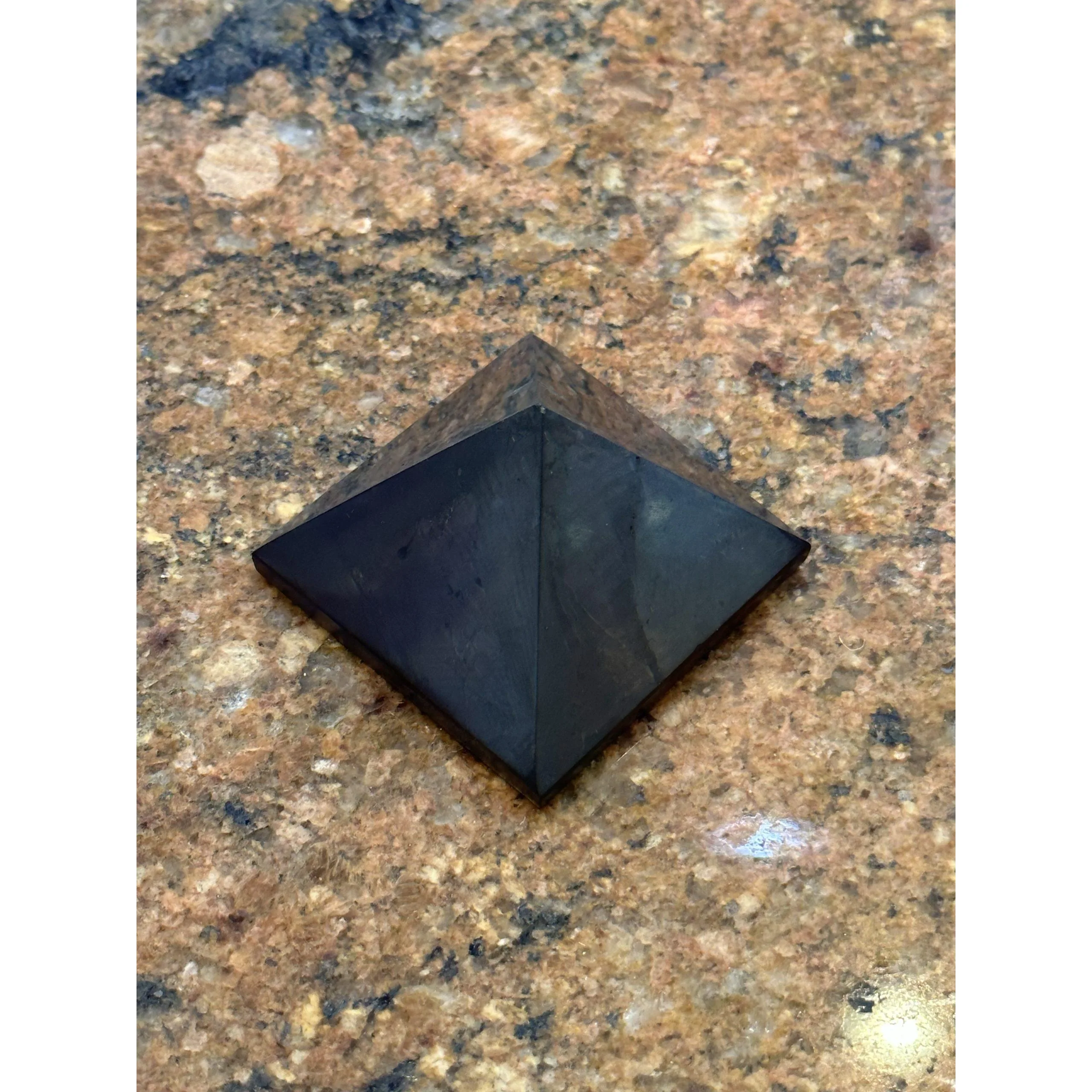 Shunghite – Pyramid – The Grounding stone Prehistoric Online