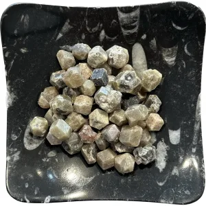 Garnet Crystal, Stone of Healing broken love Prehistoric Online