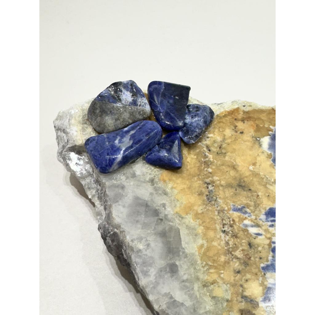 Sugar Stone mineral slab with Amethyst, Charcuterie Board Prehistoric Online