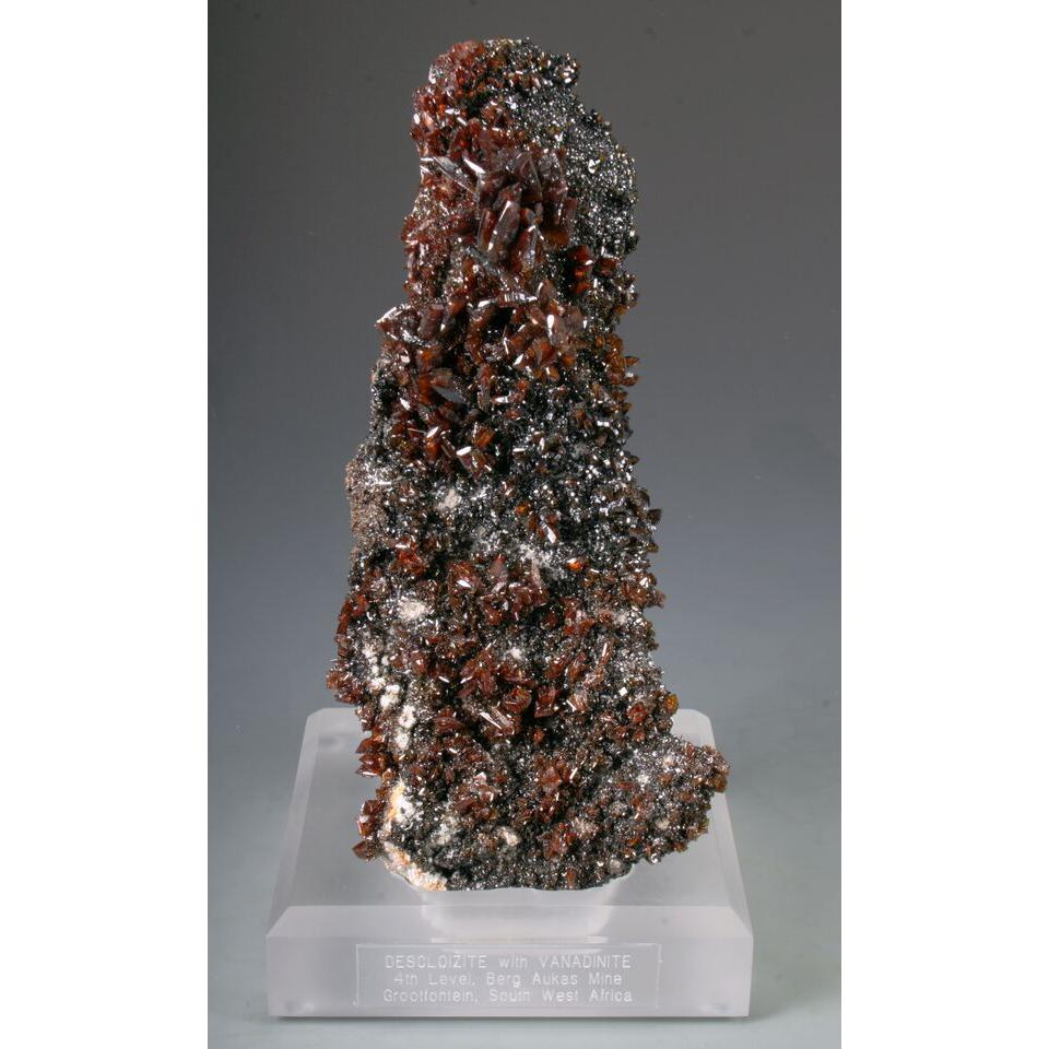 This is a picture of a tall standup that is made out of descloizite and vanadinite.