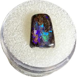 This is a picture of an thumbnail size opal, with galaxy-like coloration.