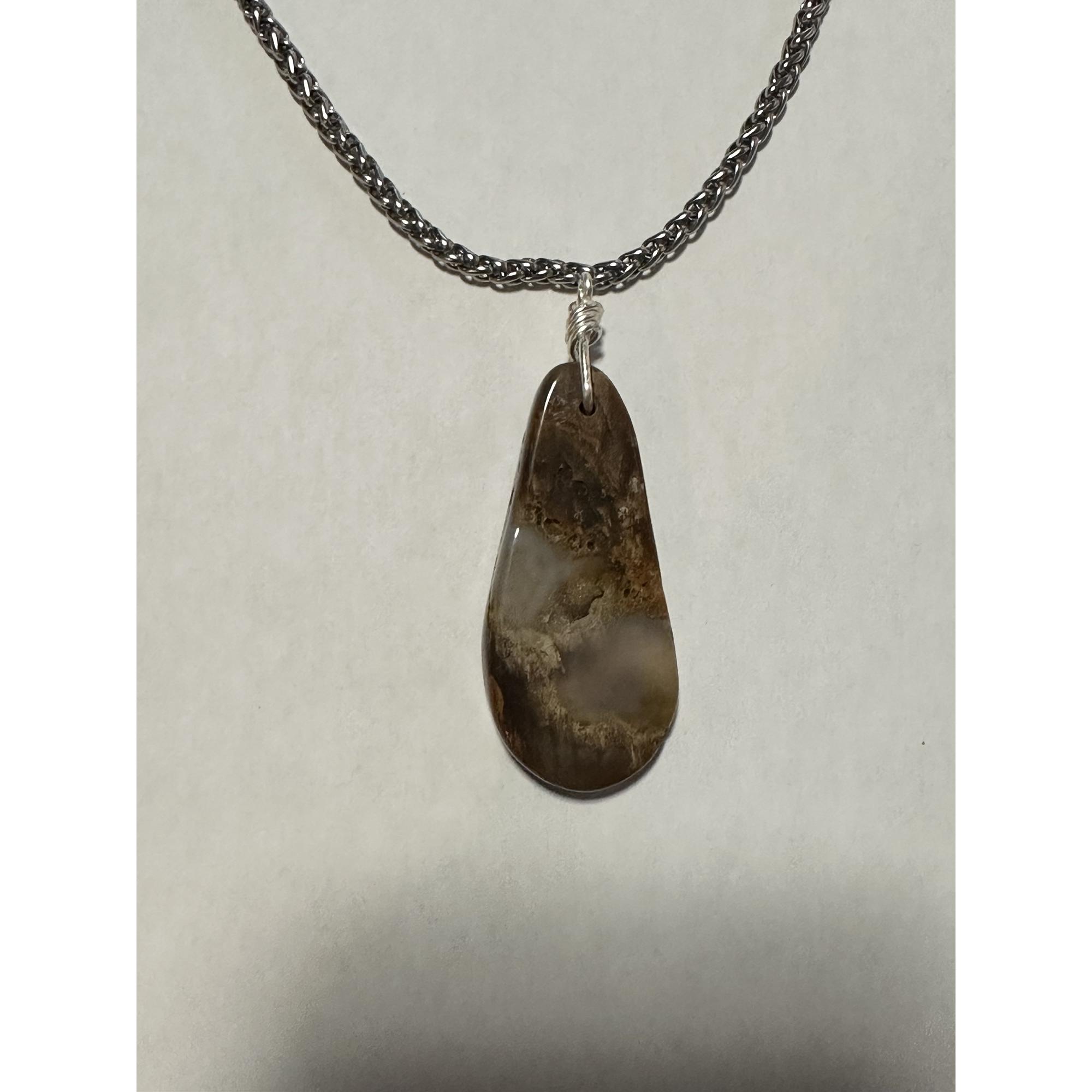 Petrified wood pendant, Oregon, Agate center Prehistoric Online