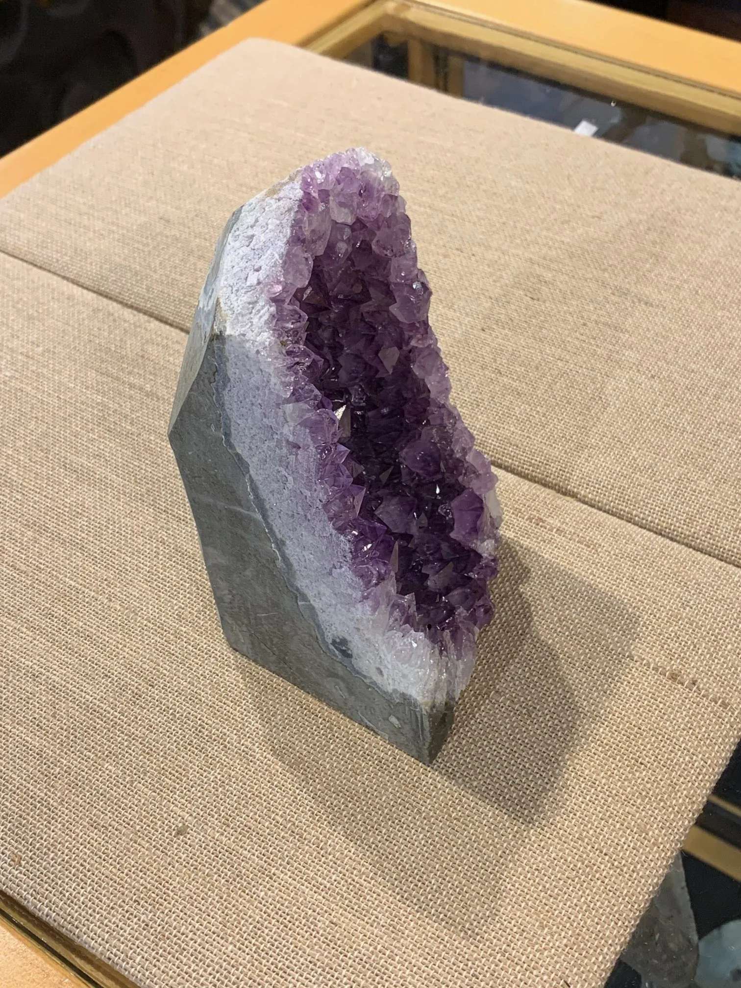 Amethyst Stand up, Uruguay Promotes Calm Prehistoric Online